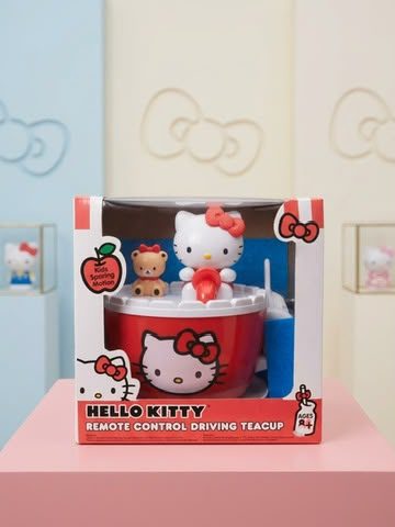 CARRO EN FORMA DE TAZA HELLO KITTY